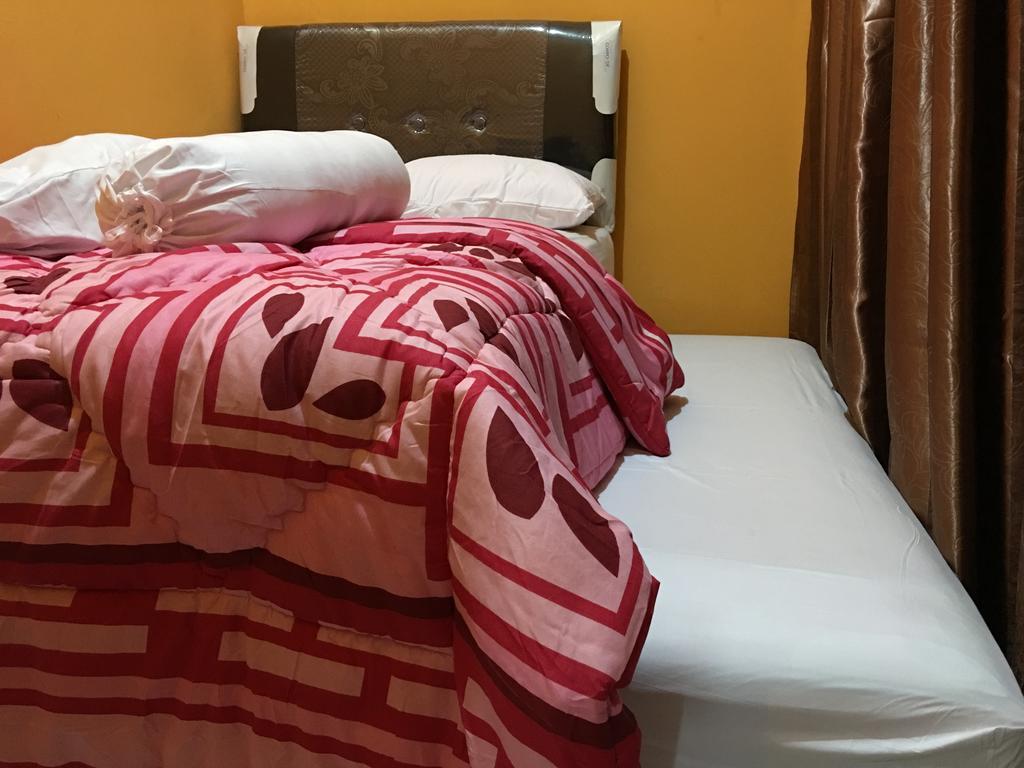Aini Home Stay Тернате Экстерьер фото