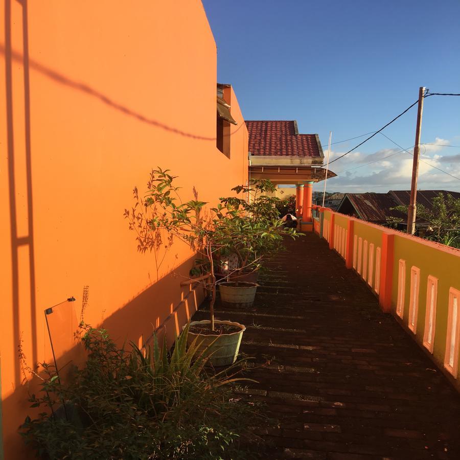 Aini Home Stay Тернате Экстерьер фото