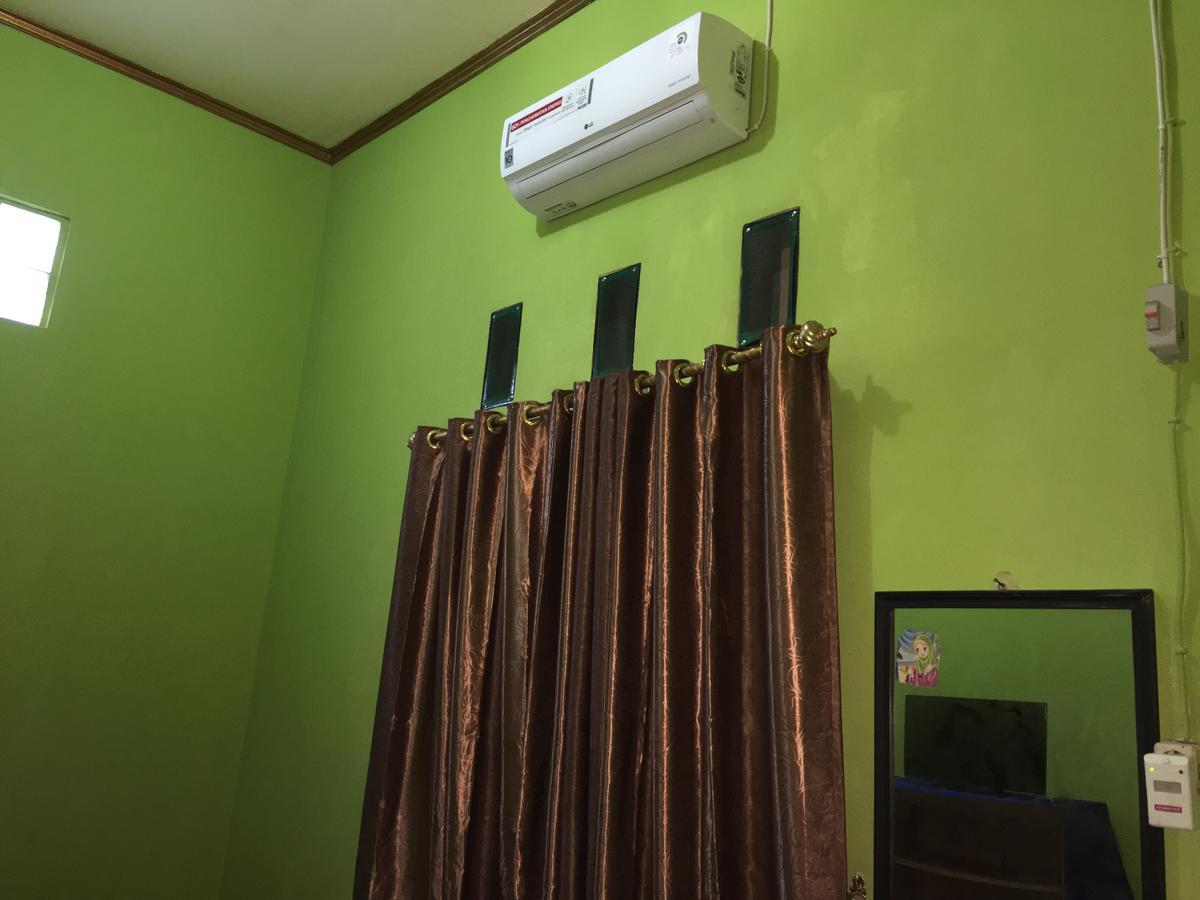 Aini Home Stay Тернате Экстерьер фото