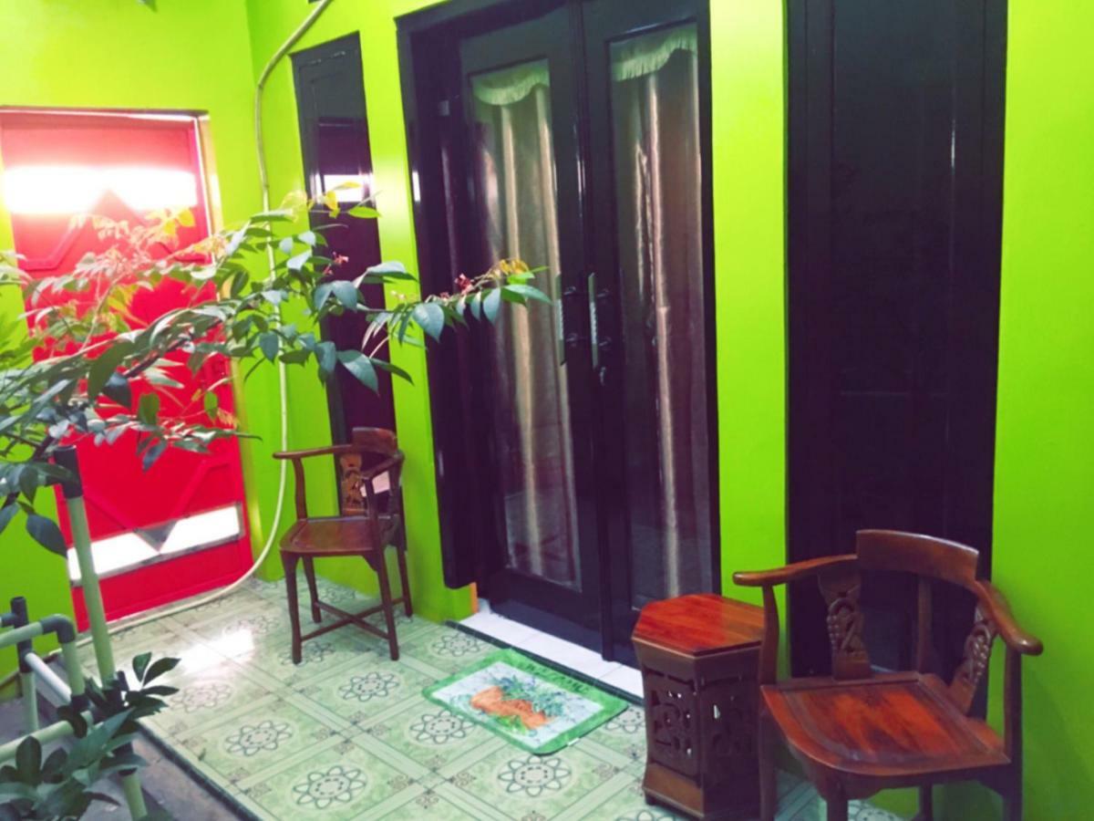Aini Home Stay Тернате Экстерьер фото