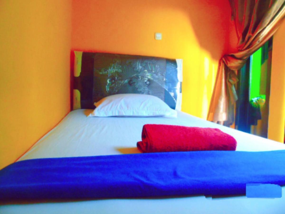 Aini Home Stay Тернате Экстерьер фото