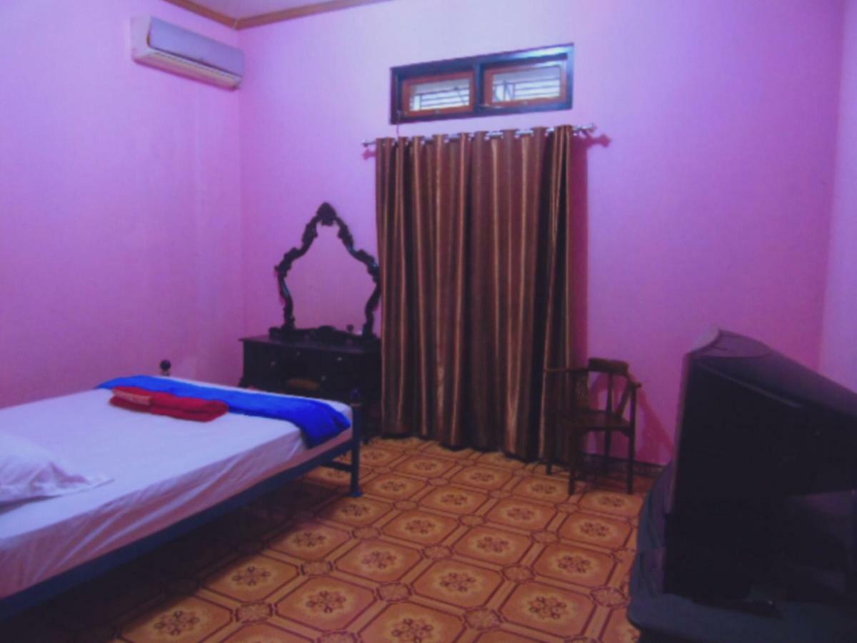 Aini Home Stay Тернате Экстерьер фото