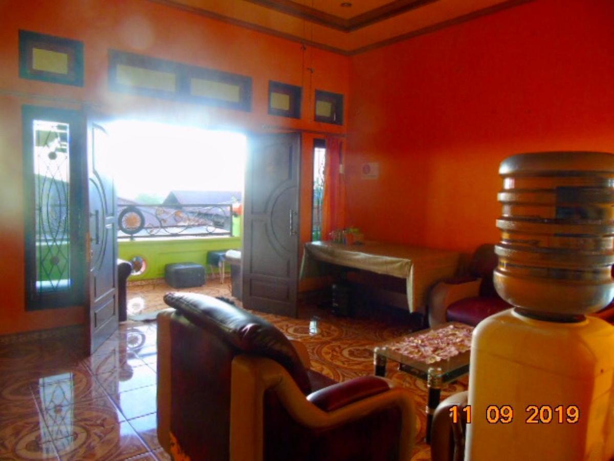 Aini Home Stay Тернате Экстерьер фото